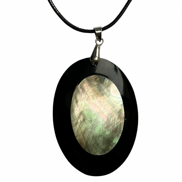 oval shell pendant necklace in black