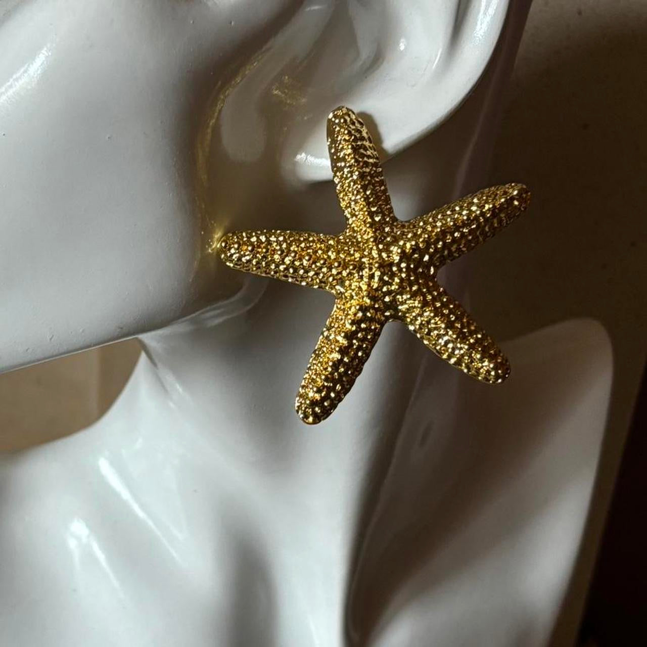 large textured starfish earrings in gold