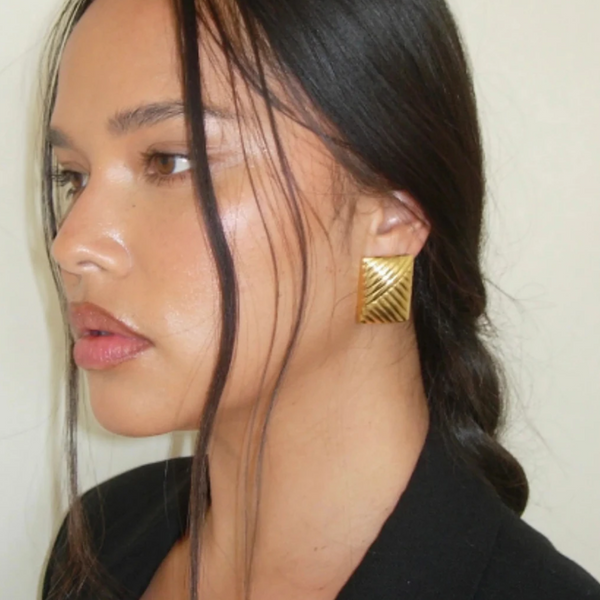 ribbed geometric square earrings in gold