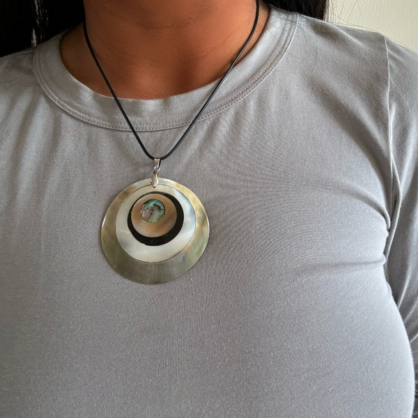 large circle shell pendant necklace