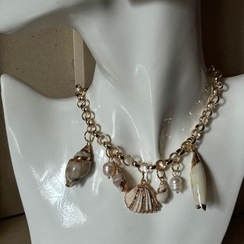 oversized shell charm necklace