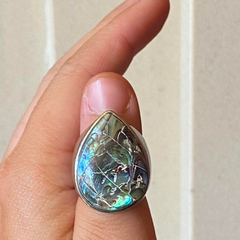 oval shiny shell stone ring