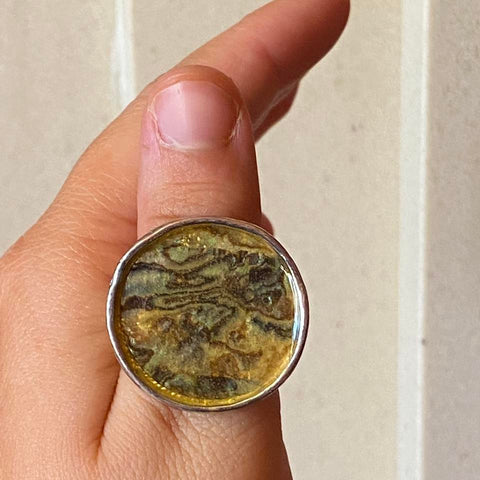oversized circle shiny shell stone