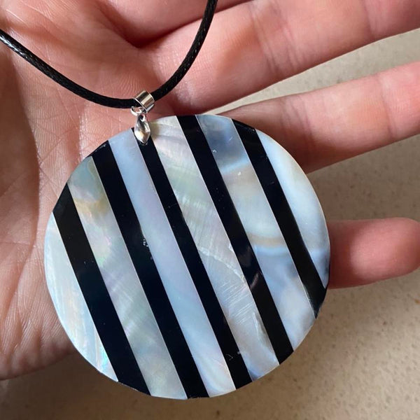 large stripe mother of pearl shell pendant necklace