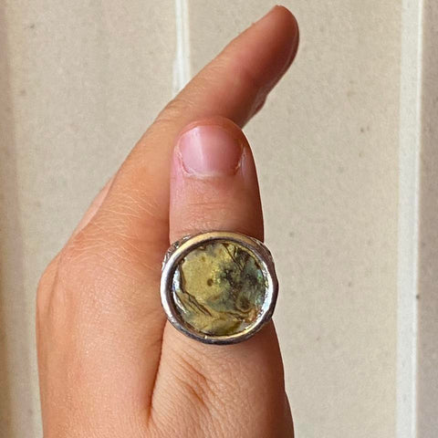 circle shell stone ring