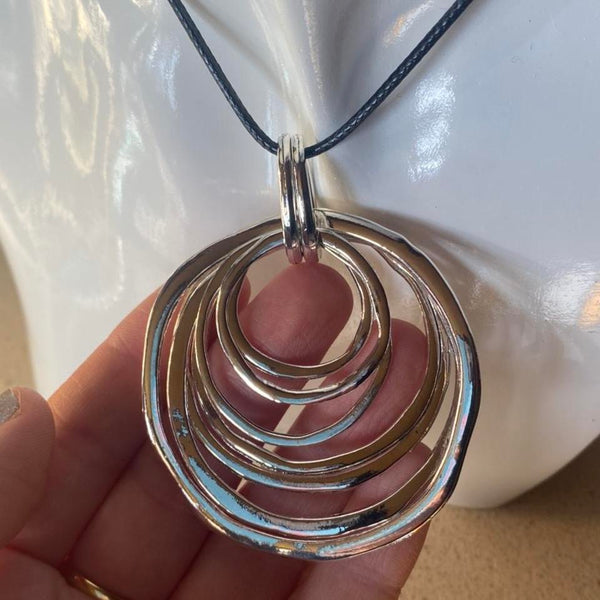 large oval pendant necklace