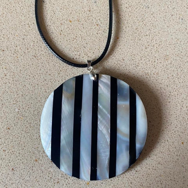 large stripe mother of pearl shell pendant necklace