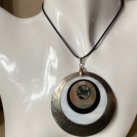 large circle shell pendant necklace